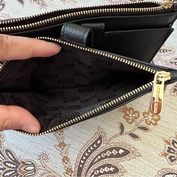 MICHAEL KORS Leather Adele Black Detachable Strap Wristlet Wallet NWT - Picture 8 of 15